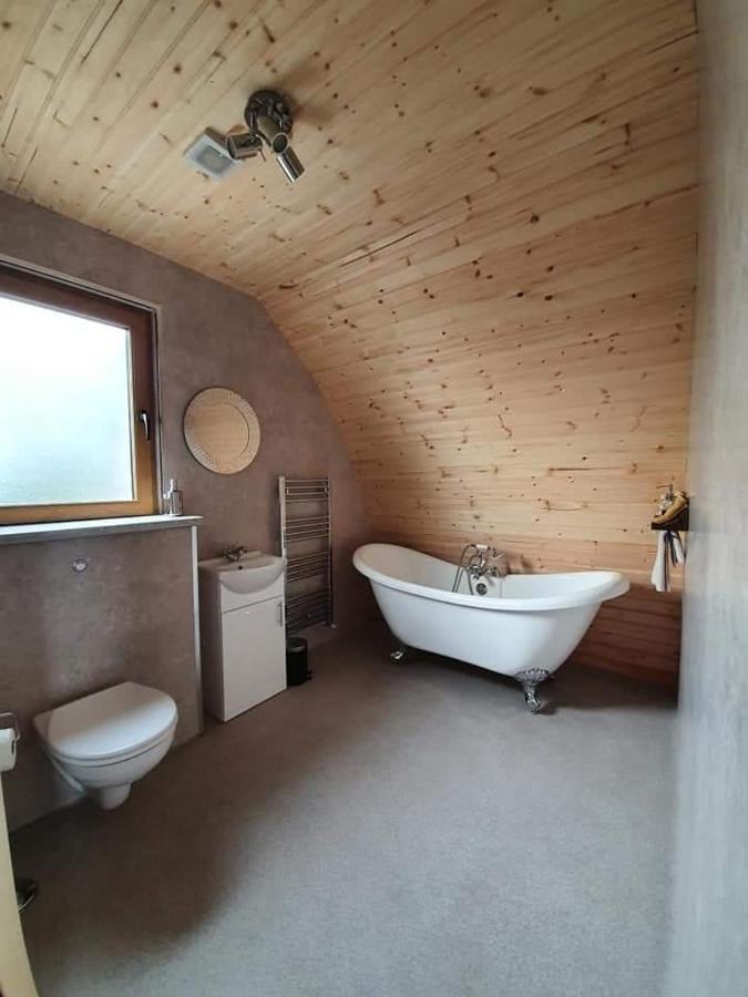 Tollymore Luxury Log Cabins Ньюрі Екстер'єр фото